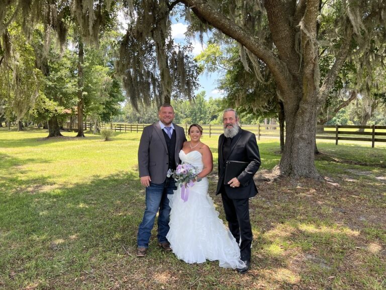 Wonderful wedding at Belle Oaks Barn in Brooker